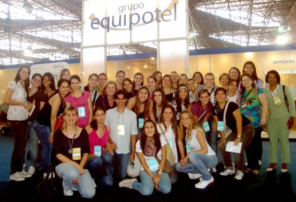 Docentes e alunos de Nutrição visitam 47ª Equipotel em SP